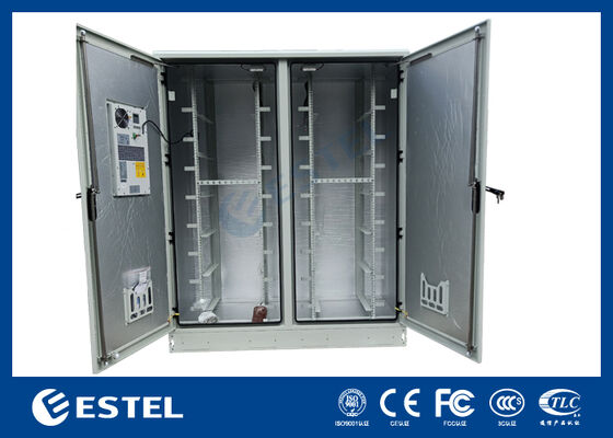 IP65 42U Kabinet Listrik Luar Ruang Dual-Compartment RAL7035, 1.5mm Baja Galvanis & SUS316 Konstruksi Baja Rostless untuk Ketahanan dan Perlindungan yang Ditingkatkan