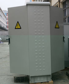 Single Wall Two Bay Outdoor Battery Cabinet Dengan Rak 8 Lapisan Dua Pintu Depan Dua Pintu Belakang