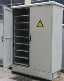 Single Wall Two Bay Outdoor Battery Cabinet Dengan Rak 8 Lapisan Dua Pintu Depan Dua Pintu Belakang