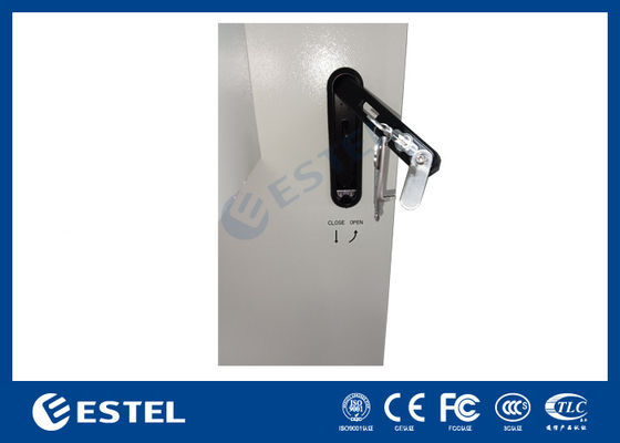 Kabinet Telekom Outdoor 8U IP55 RAL7035 untuk Pemasangan Tiang dengan Kontrol Termal Suhu
