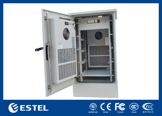 22U Outdoor Telecom Enclosure Kabinet Elektronik Tahan Cuaca Desain Distribusi Daya Disesuaikan