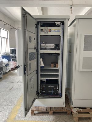 19 inci 18U Standar Outdoor Telekom Kabinet Dengan Sistem Pendingin Satu Pintu depan stainless steel
