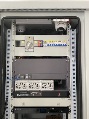IP55 Outdoor Battery Cabinet Dengan Sistem Daya Tertanam 9KW 48VDC Rectifier Untuk Telecom